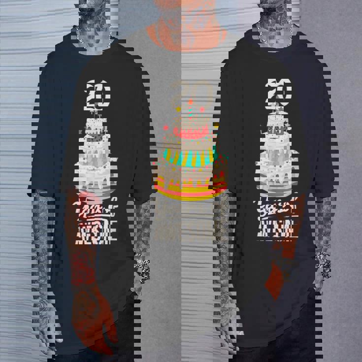 20 Years Of Awesome 20歳の誕生日ケーキ 大人用 Tシャツ 彼への贈り物