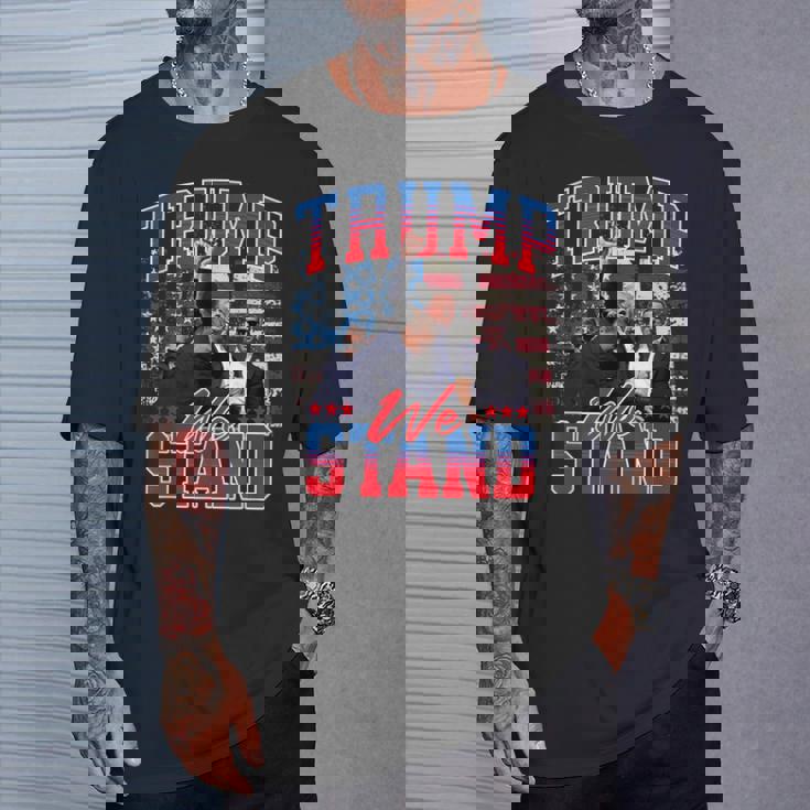 2024 選挙集会での銃撃を生き延びたドナルド・トランプの大統領選への戦いは終わらない Tシャツ 彼への贈り物