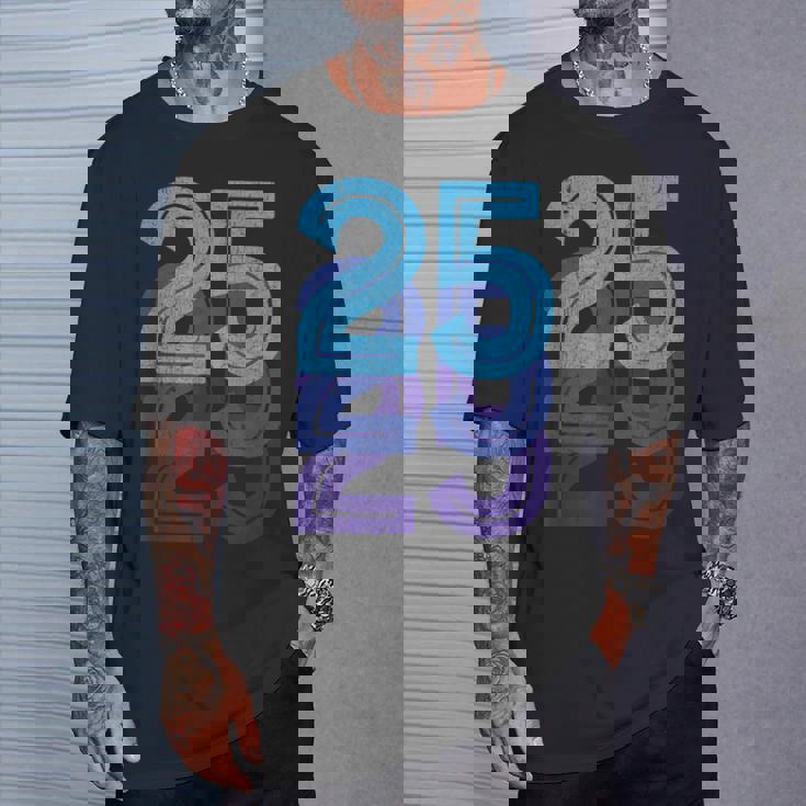 25ラッキーナンバー25歳の誕生日スポーツチーム-25 Tシャツ 彼への贈り物