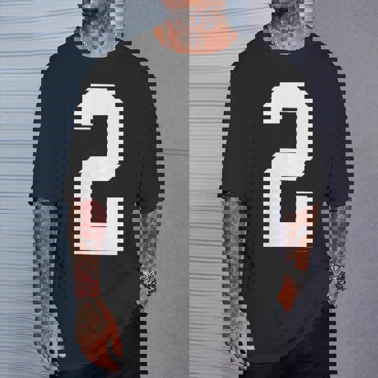 2番の大学スポーツスタイル。ホワイト。 Tシャツ 彼への贈り物