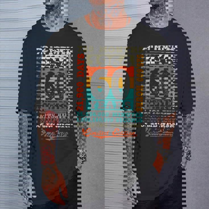 60 Years 720 Months Of Being Awesome Born 1964 60歳の誕生日 Tシャツ 彼への贈り物