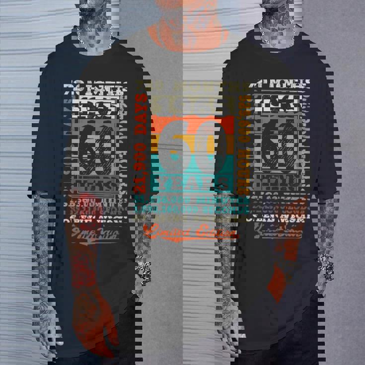 60歳の誕生日 60歳 720ヶ月 すごい生まれ 1965年 Tシャツ 彼への贈り物