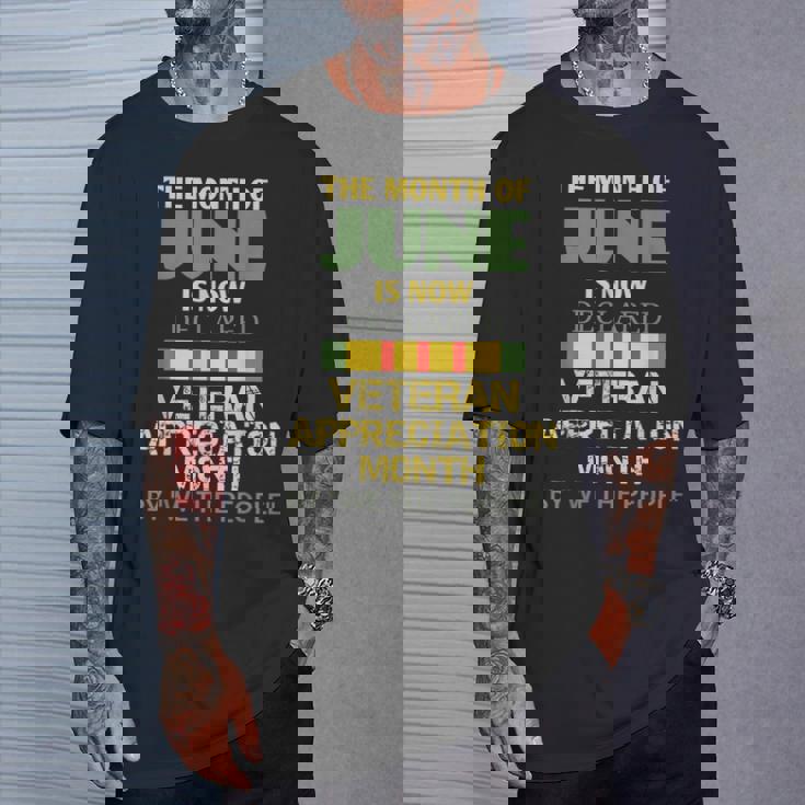 6月が退役軍人感謝月間として宣言されました Tシャツ 彼への贈り物