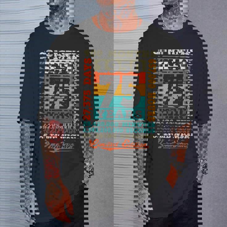 75歳の誕生日 75歳 900ヶ月 すごい生まれ 1950年 Tシャツ 彼への贈り物