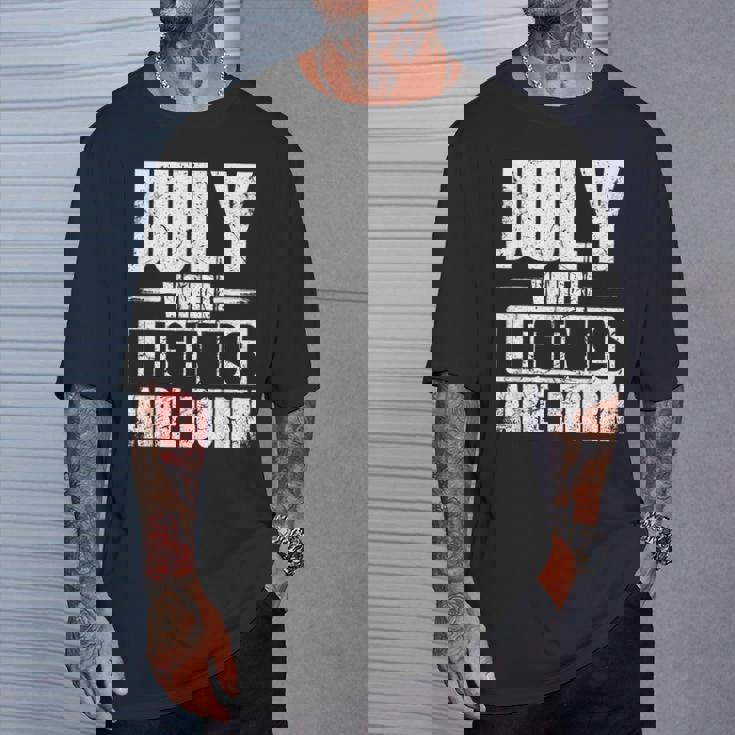 7月 伝説が生まれるとき 誕生月デザイン Tシャツ 彼への贈り物