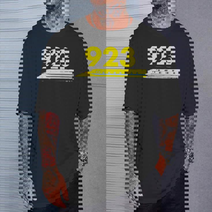 923形ドクターイエローT4 イラスト923テキスト Tシャツ 彼への贈り物