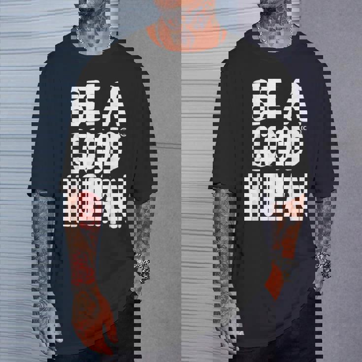 Be A Good Human 引用句 Tシャツ 彼への贈り物