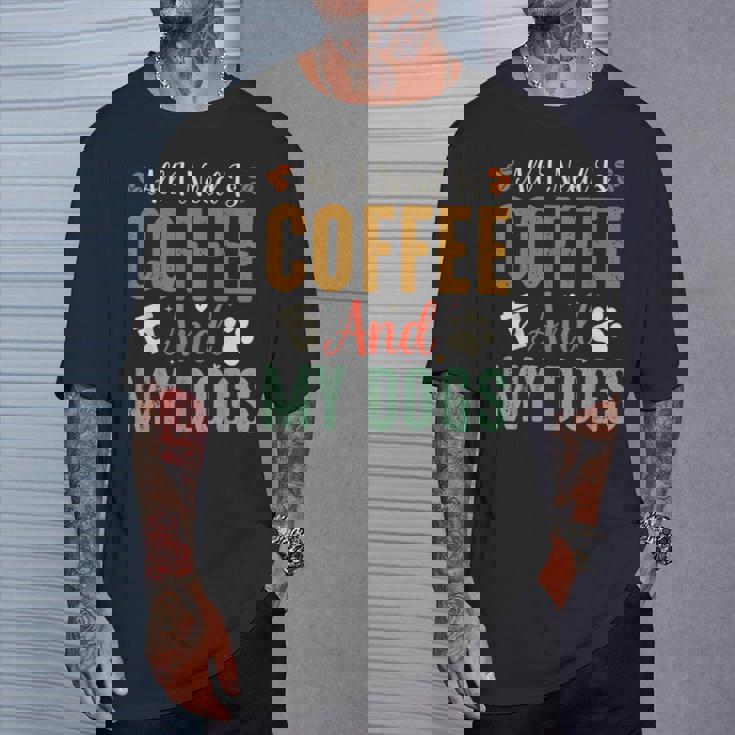 All I Need Is Coffee And My Dogs Tシャツ 彼への贈り物