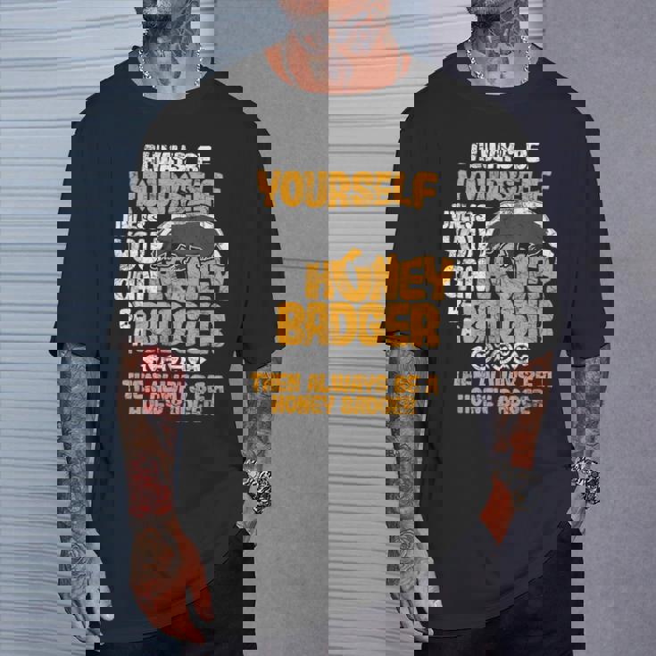 Always Be Yourself Unless You Can Be A Honey Badger シャツ Tシャツ 彼への贈り物