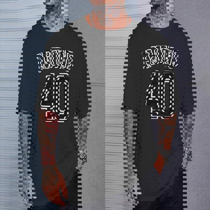 Around 40 アラフォー（四十歳 40才）【ユニフォーム風】（お誕生日）祝 40代 サプライズ 面白 Tシャツ 彼への贈り物