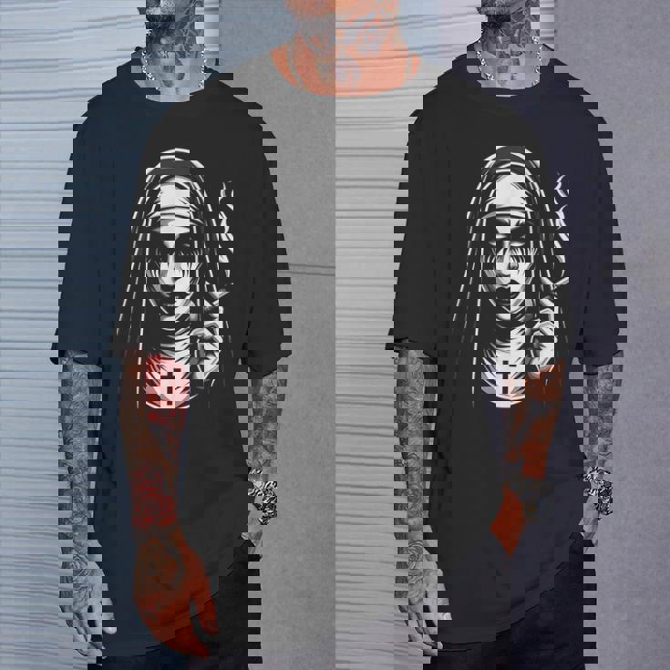 Badmoking Nun オカルトゴス 魔術&ホラー ゴシック Tシャツ 彼への贈り物