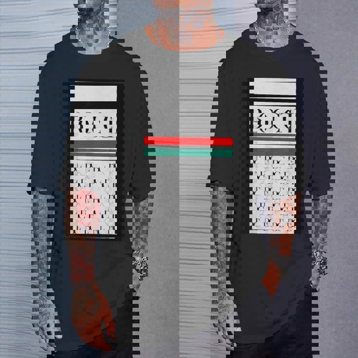 Bocci ぼっち ロゴ 総柄 緑 赤 イタリア国旗風【変なデザイン屋さん】陰キャ オタク ブランド パロディ 面白 Tシャツ 彼への贈り物