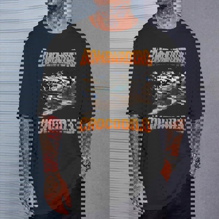 Bombardino Crocodilo イタリアンブレインロットミーム Tシャツ 彼への贈り物