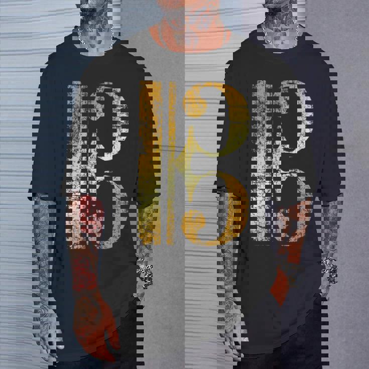 C-音記号 ヴィンテージイエロー ミュージシャンヴィオラ・チェロ。 Tシャツ 彼への贈り物