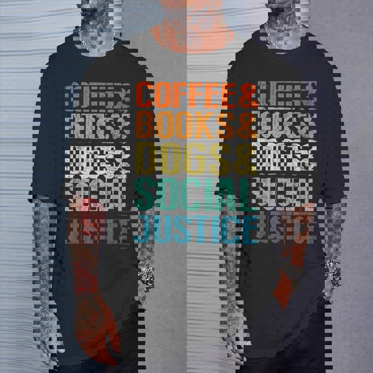 Coffee Books Dogsocial Justice Tシャツ 彼への贈り物