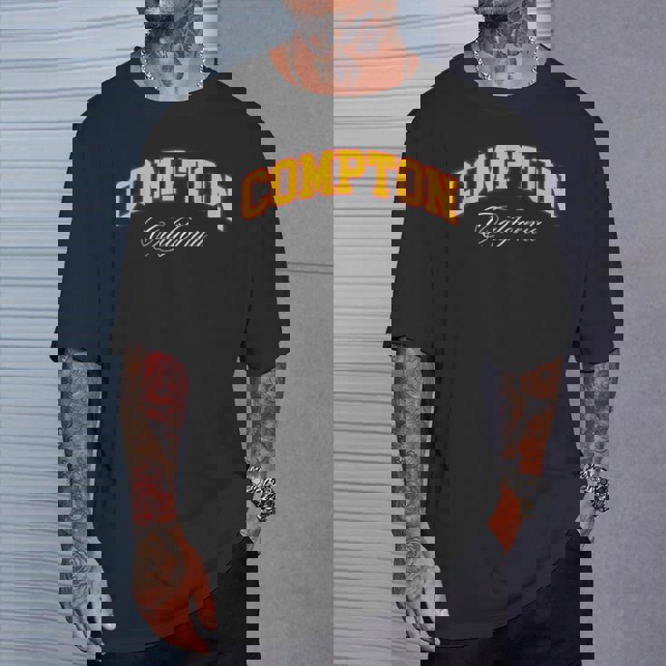 Compton Compton Pride California 310 Compton City Ca Tシャツ 彼への贈り物