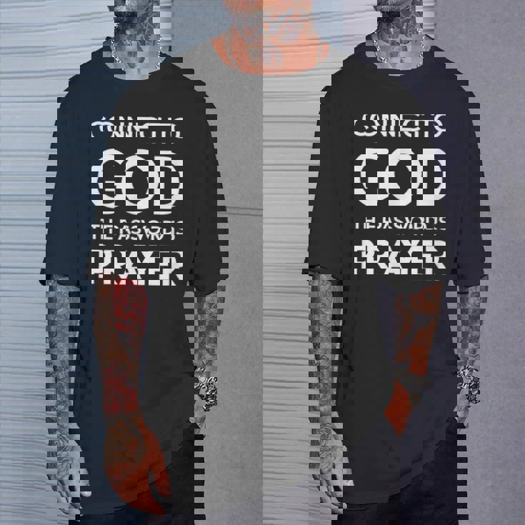 Connected To God The Password Is Prayer インスピレーションデザイン Tシャツ 彼への贈り物