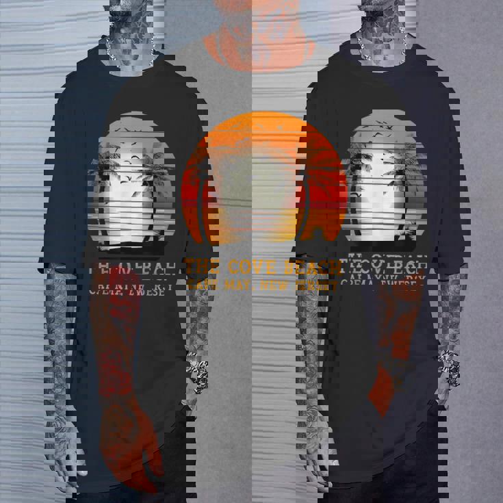 The Cove Beach Cape May New Jersey ビンテージ サンセット レトロ 太陽 Tシャツ 彼への贈り物