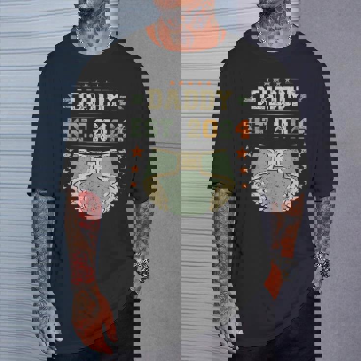 Daddy Est 2024 年生パパ 新米パパ 初めてのパパ 若いパパ Tシャツ 彼への贈り物