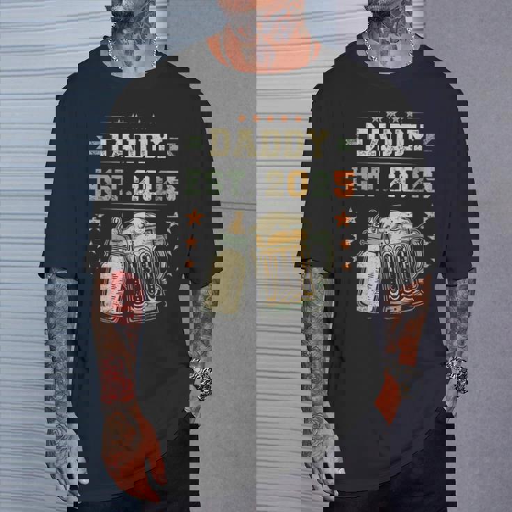 Daddy Est 2025 年のパパ 初めての父の日 新しい父親 若い父親 Tシャツ 彼への贈り物
