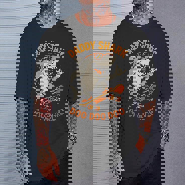 Daddyhark メンズ サーフショップ シャーク。 Tシャツ 彼への贈り物