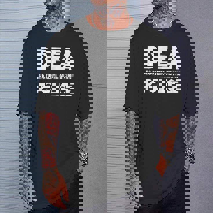 Dea 警察官 麻薬取締局 フロントサイド Tシャツ 彼への贈り物