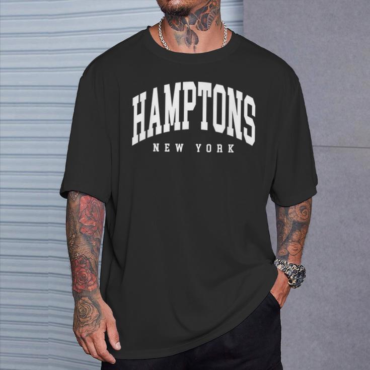 Diseño Clásico De Estilo Universitario De Hamptons New York Camiseta unisex Regalos para él