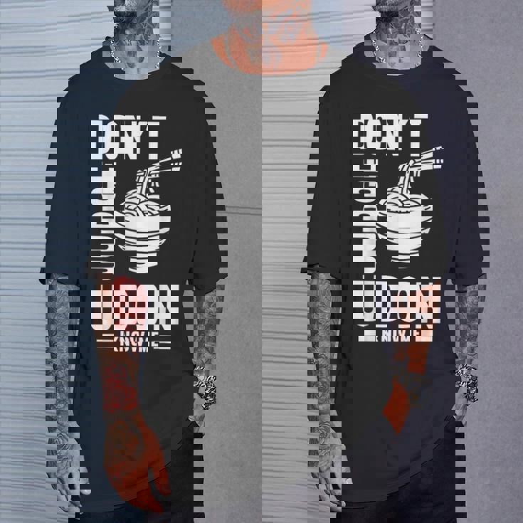 Don't Judge Me うどん Know Me おもしろ 日本食品 みそ麺 Tシャツ 彼への贈り物