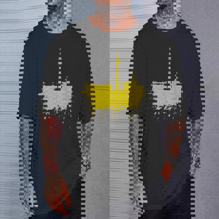 Dortmundkyline ドルトムントのスカイライン 黄色い絵 ドルトムント好きにはたまらないファンアート Tシャツ 彼への贈り物