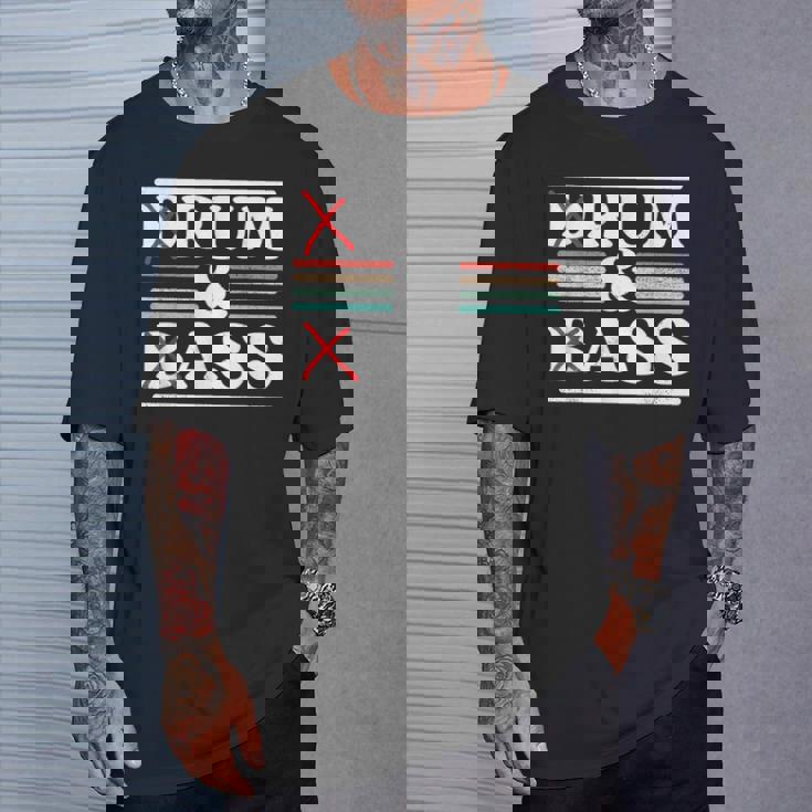 Drum & Bass Rum & Ass Retrointageibes Team Tシャツ 彼への贈り物