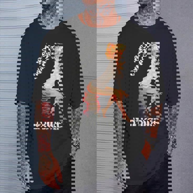 Easily-Distracted By Books ピンナップガール セクシーアニメ レトロアート Tシャツ 彼への贈り物