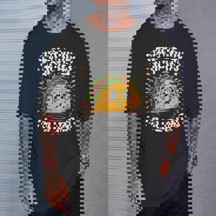 Every Now And Then I Fall Apart タコスユーモア Tシャツ 彼への贈り物