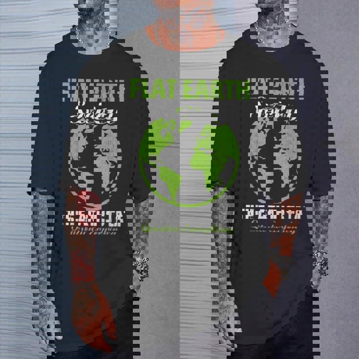 Flat Earthociety Flat Earther Conspiracy Theory Tシャツ 彼への贈り物