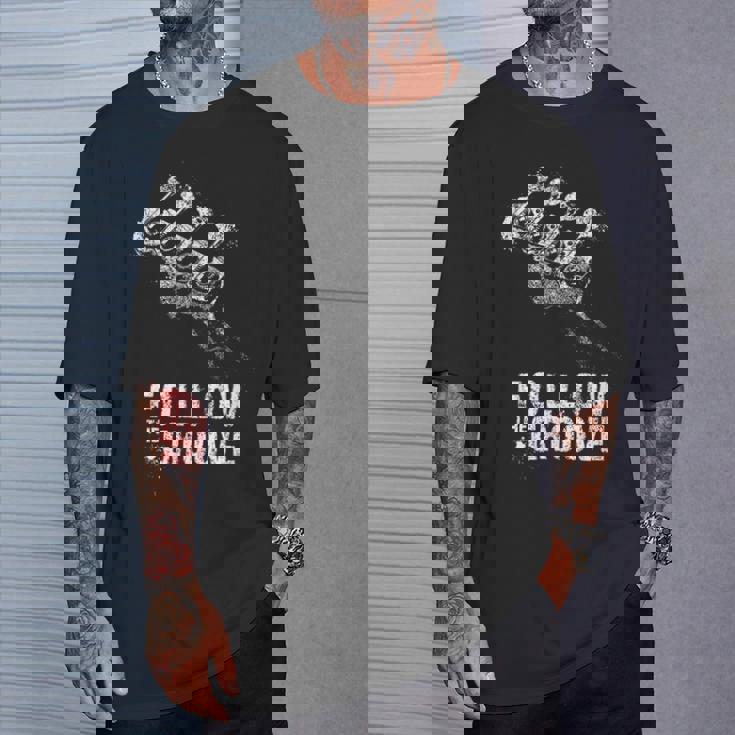 Follow The-Groove-Bass-Metal-Rock-Jazz-をフォローする Tシャツ 彼への贈り物