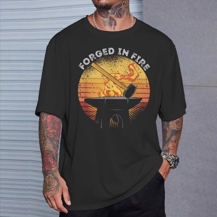 Forjado En Fuego Retro Puesta Deol Herrero Herrero Trabajador Camiseta unisex Regalos para él