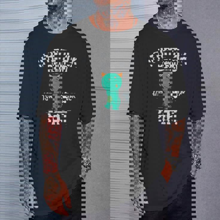 If They Talk Behind Your Back Fart かわいい動物モンスター Tシャツ 彼への贈り物