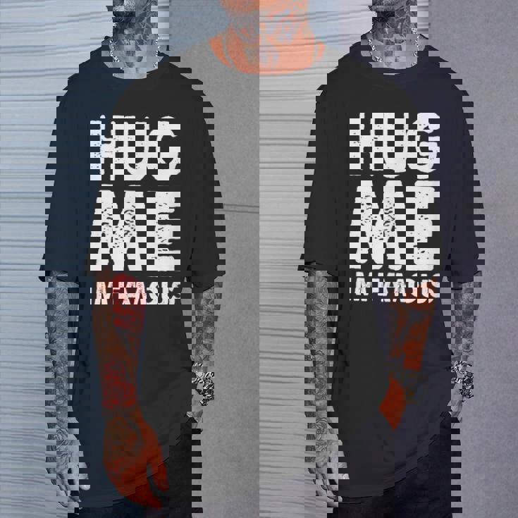 Hug Me I'm Famous ファニーハガー Tシャツ 彼への贈り物