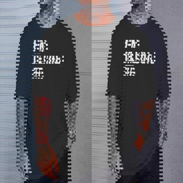 In My Delusional Era 面白い大人のユーモアの言葉 長袖tシャツ Tシャツ 彼への贈り物