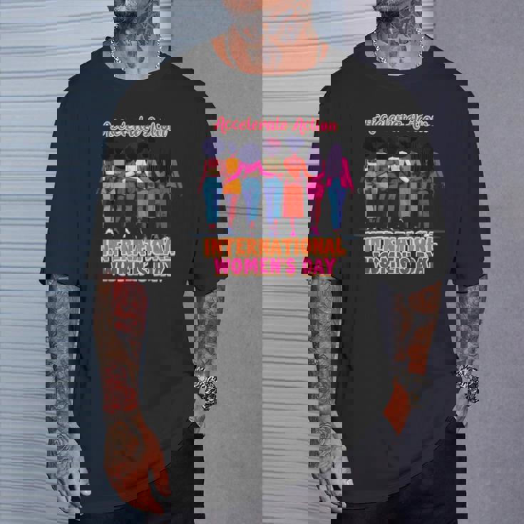 International Women’S Day Empowerment Accelerate Action Tシャツ 彼への贈り物