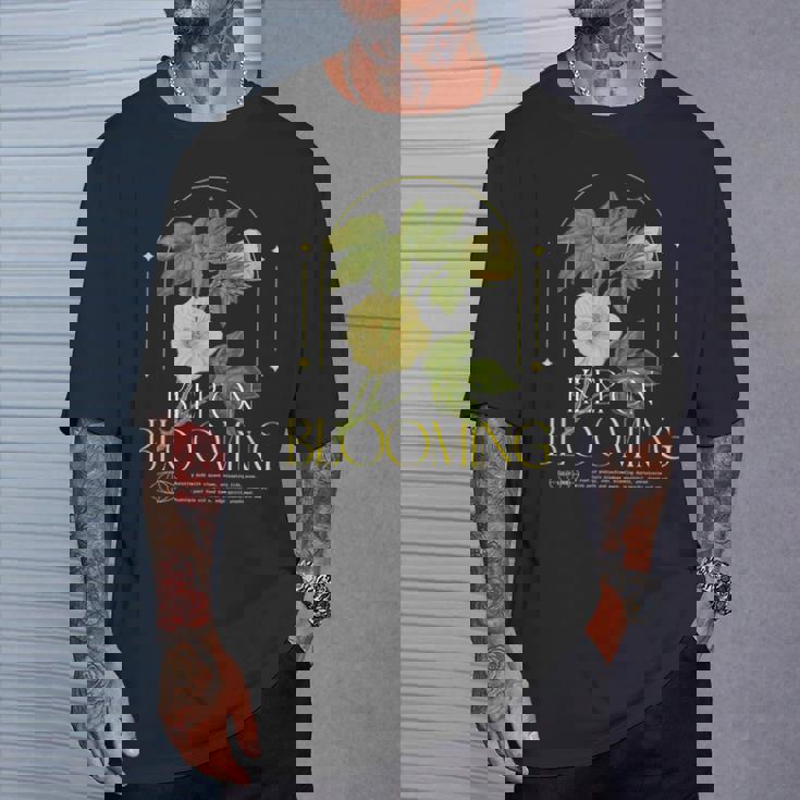 Keep On Blooming花のプリント付き Tシャツ 彼への贈り物