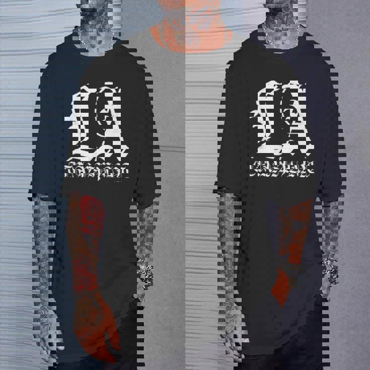 La Transplant ホワイト オールド イングリッシュグラフィック Tシャツ 彼への贈り物