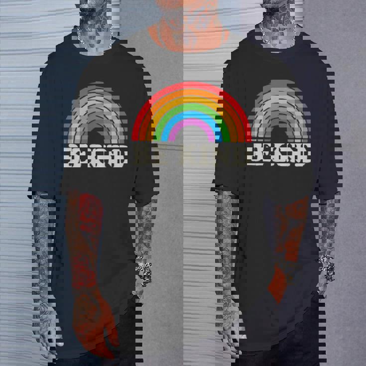 Lgbtq Be Kind Pocket Gay Pride Lgbt Ally Rainbowintage Tシャツ 彼への贈り物