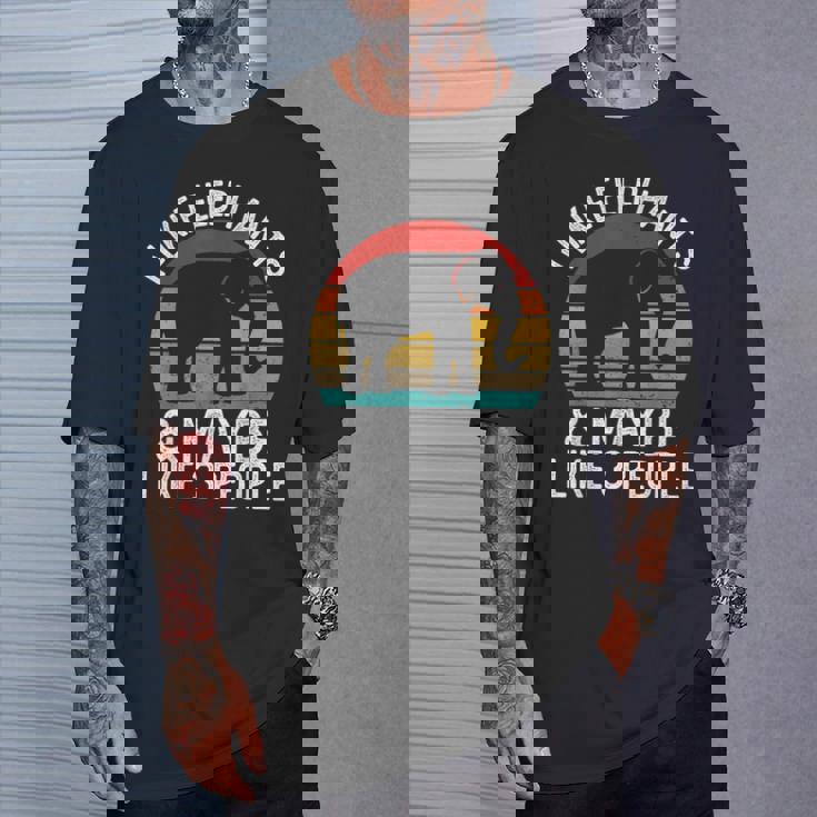 I Like Elephants And Maybe Like 3 People シャツ 象 Tシャツ 彼への贈り物