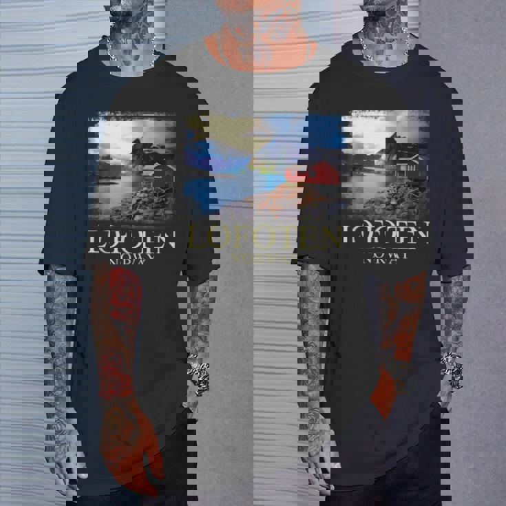 Lofoten ノルウェー キャビン ノルディック フィヨルド ベルゲン オーロラ Tシャツ 彼への贈り物