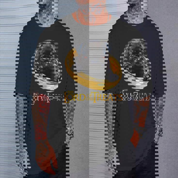 Lord Of The Treats 御馳走の主-クリスマスのための面白い黒いパグ犬 Tシャツ 彼への贈り物