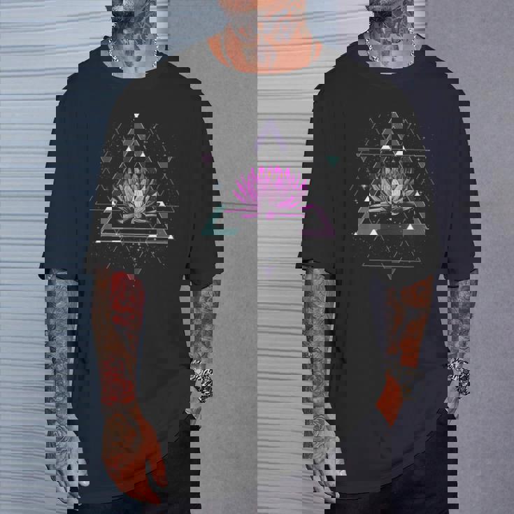 Lotus Floweracred Geometry Yoga Meditationpiritual Zen Tシャツ 彼への贈り物