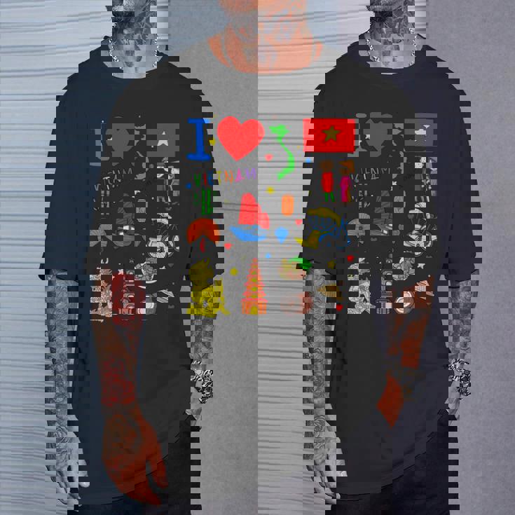 I Loveietnam手描き ベトナムのランドマーク、旗、地図 Tシャツ 彼への贈り物