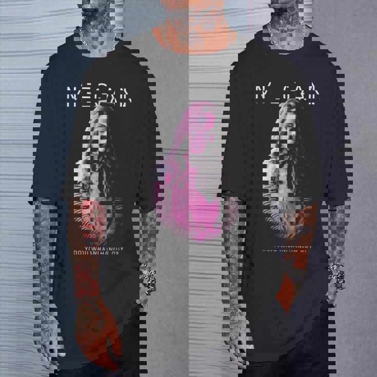 M3gan ハングアウトしたいですか Tシャツ 彼への贈り物