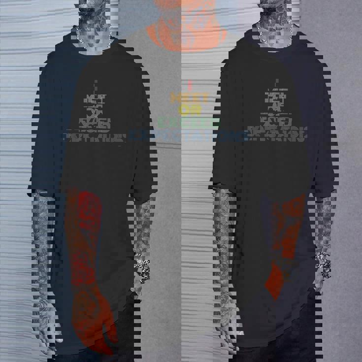 I Meet Or Exceed Expectations レトロ 70年代 ヴィンテージ Tシャツ 彼への贈り物