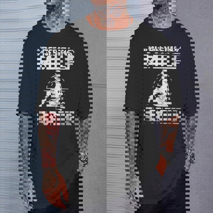 Milf Hunter シングルホットダディ アダルトジョーク Tシャツ 彼への贈り物